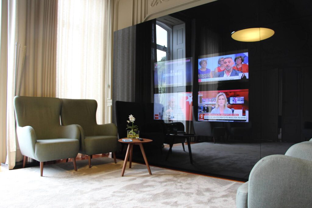 Waiting area inside Insparya's Porto hair clinic