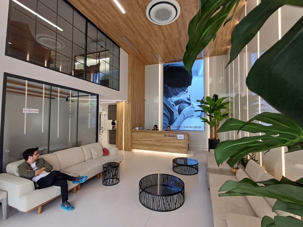 Özel Dr. Ulusan Polikliniği | Saç Ekimi İzmir gallery photo