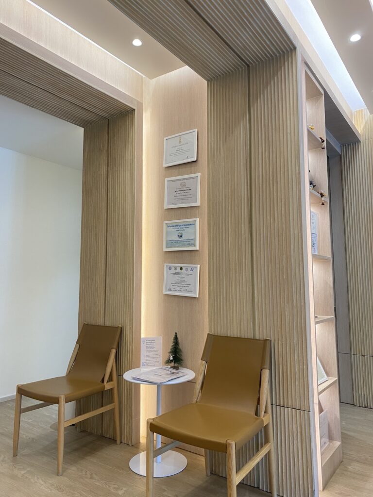 Dr.Tarinee Hair Clinic คลินิกปลูกผมและรักษาโรคเส้นผมทั้งแบบไม่ผ่าตัดและผ่าตัด gallery photo